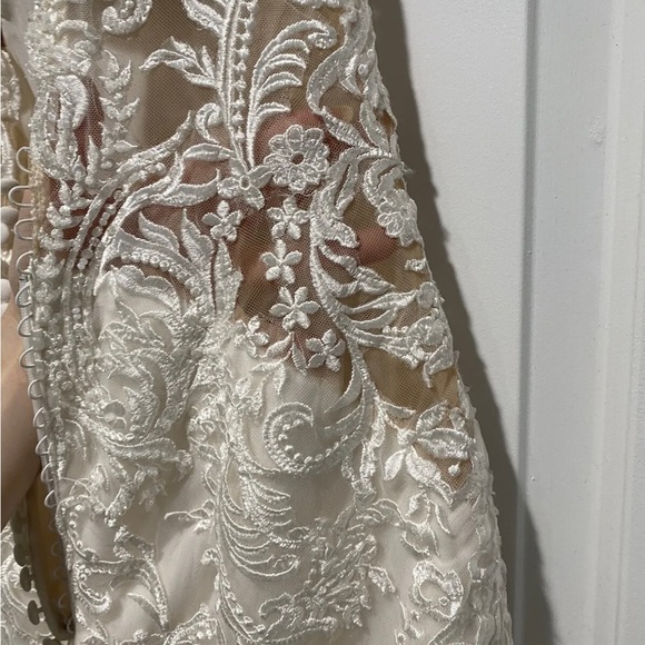 Maggie Sottero Lydia Ann Wedding Dress. - Picture 2 of 8